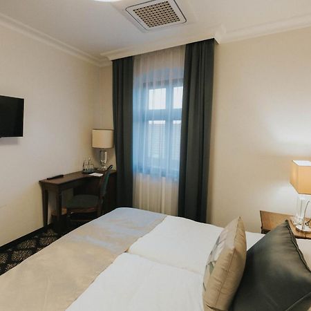 Hg Hotel Toszek ภายนอก รูปภาพ